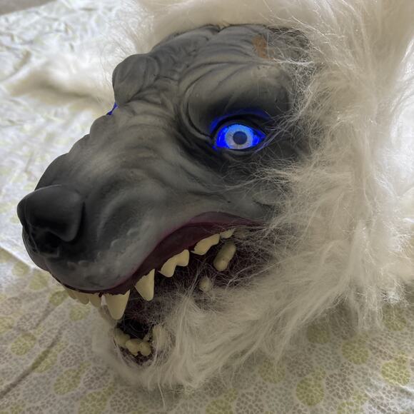 Werewolf Rug Light Up Eyes & Sound Decoration White Wolfman Halloween Decor 70” - Picture 3 of 11